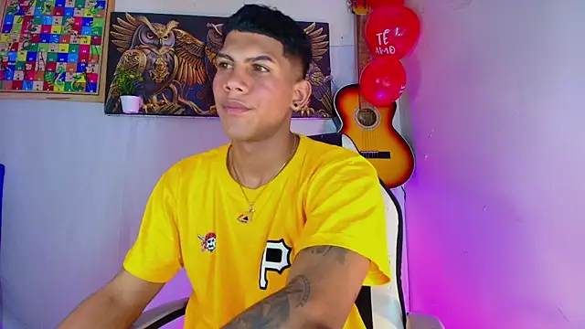 Snapshot of Damian_latinxxx chatting on 15, 2, 2025 Damian latinxxx online show from 15, 2, 2025