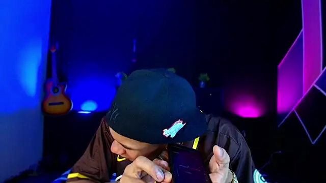 Snapshot of Damian_latinxxx chatting on 25, 2, 2025 Damian latinxxx online show from 25, 2, 2025