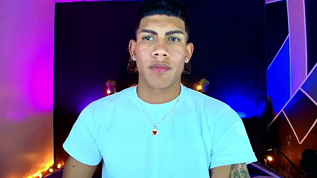 Snapshot of Damian_latinxxx chatting on 2, 3, 2025 Damian latinxxx online show from 2, 3, 2025