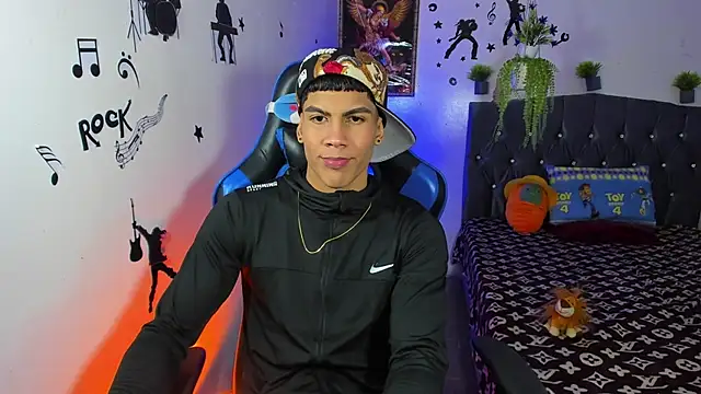 Snapshot of Damian_latinxxx chatting on 10, 9, 2025 Damian latinxxx online show from 10, 9, 2025