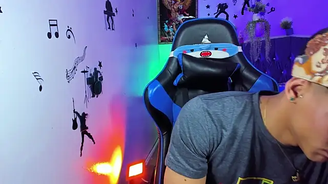 Snapshot of Damian_latinxxx chatting on 11, 9, 2025 Damian latinxxx online show from 11, 9, 2025