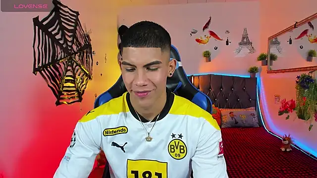 Snapshot of Damian_latinxxx chatting on 7, 10, 2025 Damian latinxxx online show from 7, 10, 2025