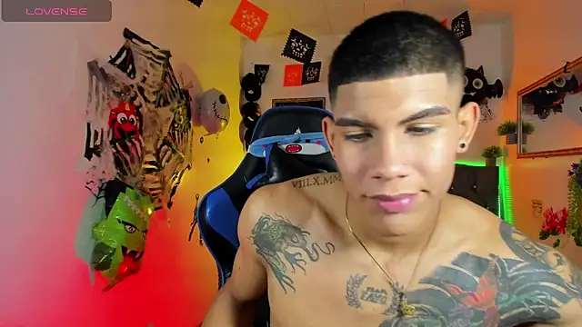 Snapshot of Damian_latinxxx chatting on 8, 10, 2025 Damian latinxxx online show from 8, 10, 2025