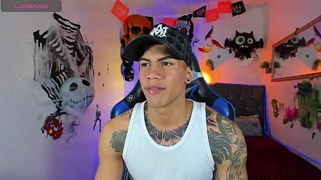 Snapshot of Damian_latinxxx chatting on 13, 10, 2025 Damian latinxxx online show from 13, 10, 2025