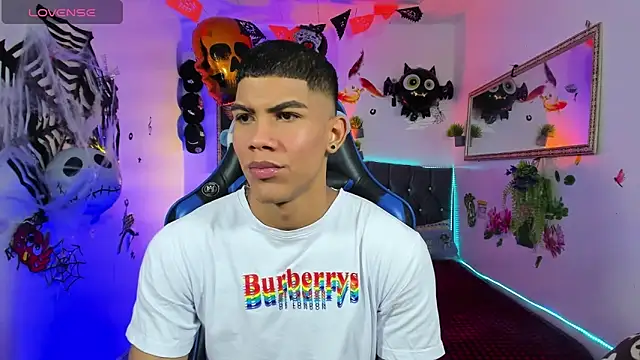 Snapshot of Damian_latinxxx chatting on 15, 10, 2025 Damian latinxxx online show from 15, 10, 2025