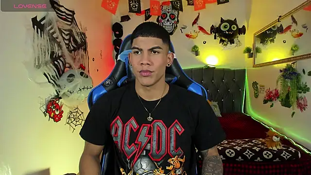 Snapshot of Damian_latinxxx chatting on 17, 10, 2025 Damian latinxxx online show from 17, 10, 2025