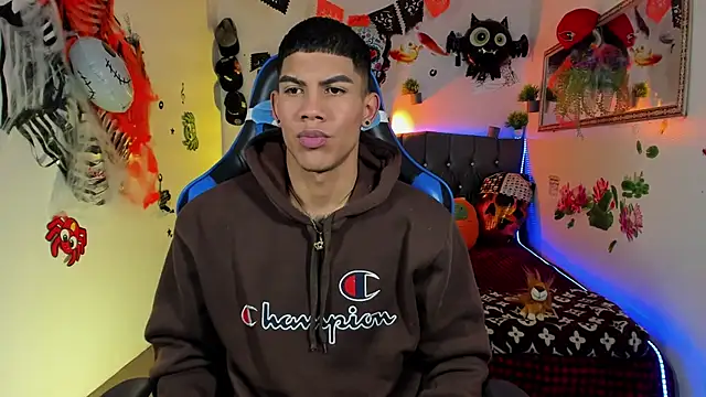 Snapshot of Damian_latinxxx chatting on 25, 10, 2025 Damian latinxxx online show from 25, 10, 2025