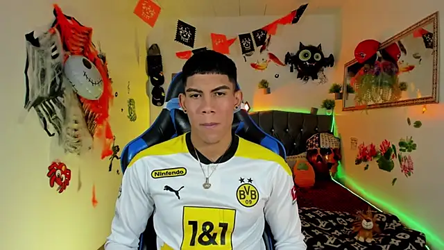 Snapshot of Damian_latinxxx chatting on 27, 10, 2025 Damian latinxxx online show from 27, 10, 2025