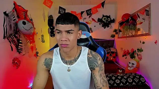 Snapshot of Damian_latinxxx chatting on 30, 10, 2025 Damian latinxxx online show from 30, 10, 2025