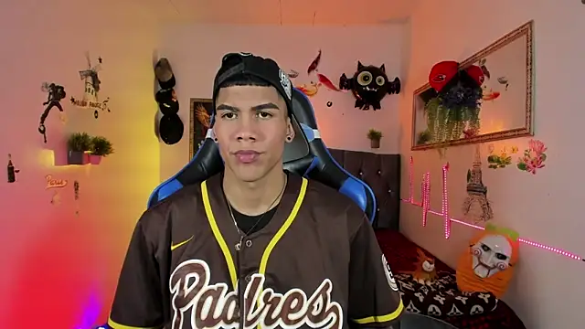 Snapshot of Damian_latinxxx chatting on 2, 11, 2025 Damian latinxxx online show from 2, 11, 2025