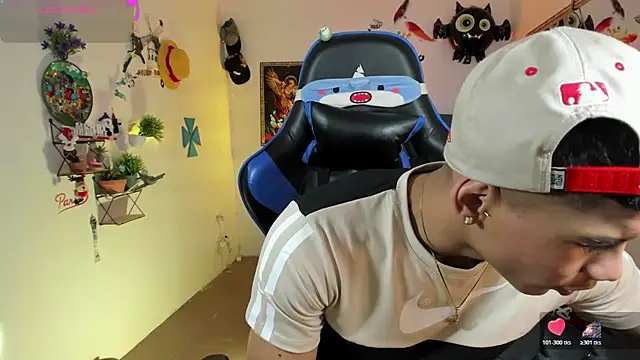 Snapshot of Damian_latinxxx chatting on 10, 11, 2025 Damian latinxxx online show from 10, 11, 2025