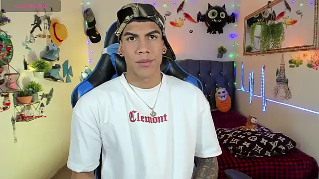 Snapshot of Damian_latinxxx chatting on 13, 11, 2025 Damian latinxxx online show from 13, 11, 2025