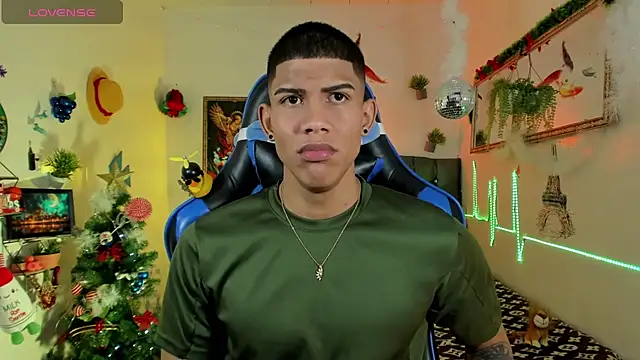 Snapshot of Damian_latinxxx chatting on 26, 11, 2025 Damian latinxxx online show from 26, 11, 2025