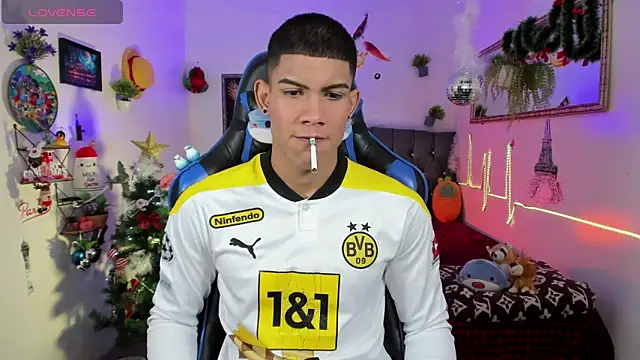 Snapshot of Damian_latinxxx chatting on 1, 12, 2025 Damian latinxxx online show from 1, 12, 2025