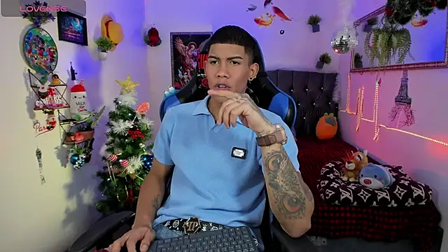 Snapshot of Damian_latinxxx chatting on 2, 12, 2025 Damian latinxxx online show from 2, 12, 2025