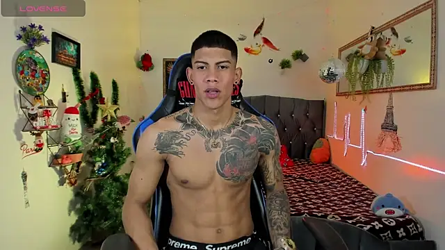 Snapshot of Damian_latinxxx chatting on 4, 12, 2025 Damian latinxxx online show from 4, 12, 2025