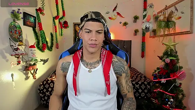 Snapshot of Damian_latinxxx chatting on 15, 12, 2025 Damian latinxxx online show from 15, 12, 2025