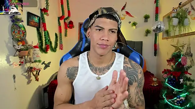 Snapshot of Damian_latinxxx chatting on 22, 12, 2025 Damian latinxxx online show from 22, 12, 2025