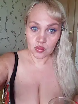 IsabellaBoni online show from 28, 4, 2026