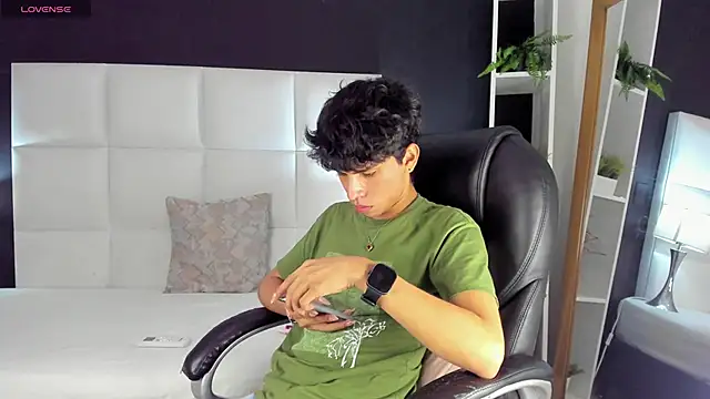 Snapshot of Santy_carrington chatting on 19, 12, 2024 Santy carrington online show from 19, 12, 2024