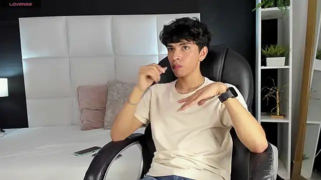 Snapshot of Santy_carrington chatting on 20, 12, 2024 Santy carrington online show from 20, 12, 2024