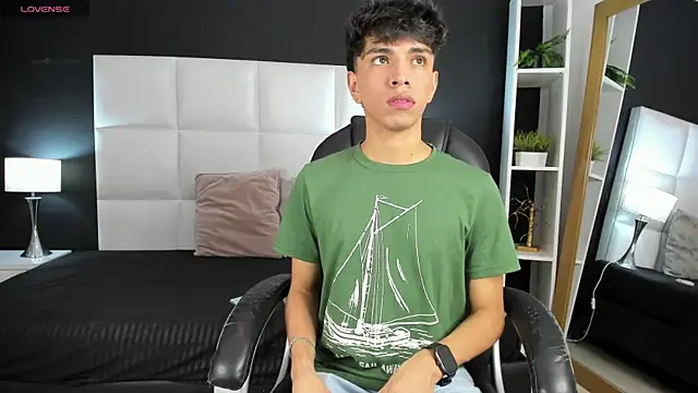 Snapshot of Santy_carrington chatting on 23, 12, 2024 Santy carrington online show from 23, 12, 2024