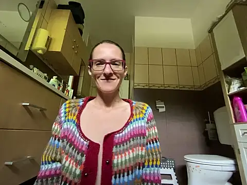 Snapshot of Milky_hairy_mommy chatting on 22, 4, 2026 Milky hairy mommy online show from 22, 4, 2026
