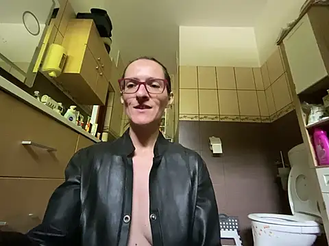 Snapshot of Milky_hairy_mommy chatting on 23, 4, 2026 Milky hairy mommy online show from 23, 4, 2026