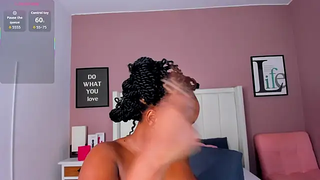 Britanymooree online show from 25, 11, 2025