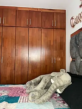 Snapshot of Veronica_isaza__ chatting on 9, 7, 2026 Veronica isaza online show from 9, 7, 2026