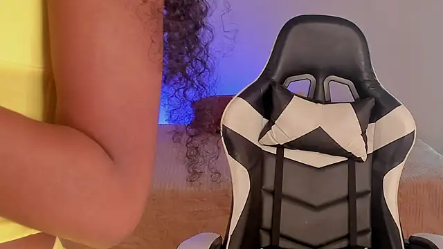 Snapshot of SavannahWildee chatting on 10, 1, 2025 SavannahWildee online show from 10, 1, 2025