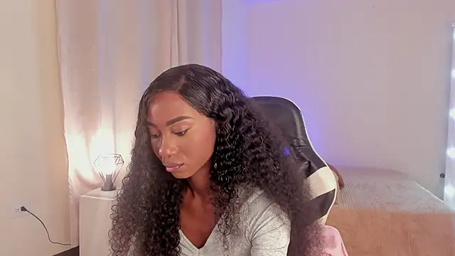 Snapshot of SavannahWildee chatting on 12, 1, 2025 SavannahWildee online show from 12, 1, 2025