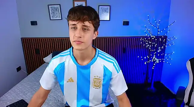 Snapshot of JoseloEvans chatting on 11, 1, 2025 JoseloEvans online show from 11, 1, 2025