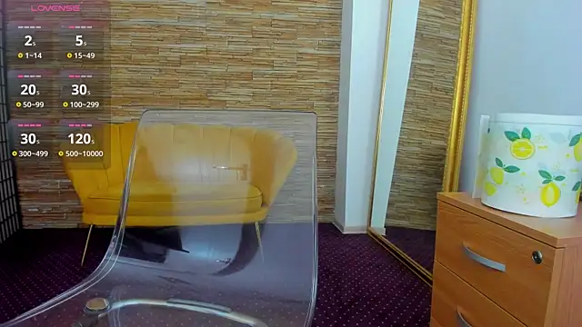 Snapshot of AishaRouhi chatting on 7, 10, 2025 AishaRouhi online show from 7, 10, 2025