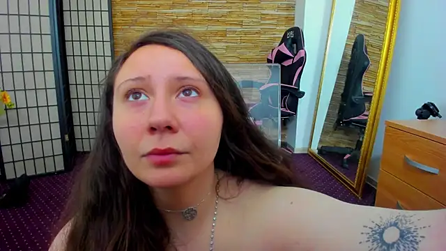 Snapshot of AishaRouhi chatting on 18, 12, 2025 AishaRouhi online show from 18, 12, 2025