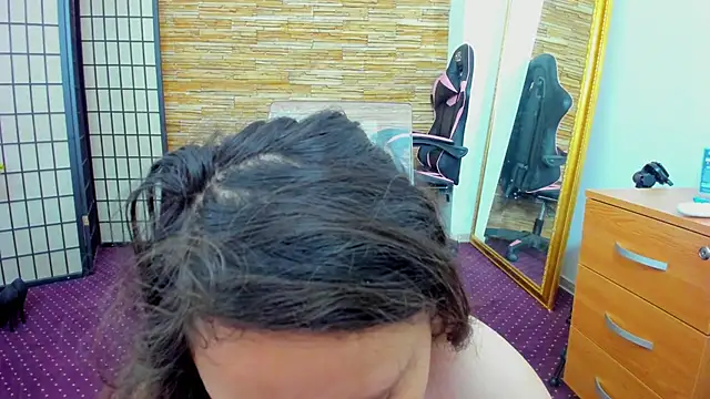 Snapshot of AishaRouhi chatting on 19, 12, 2025 AishaRouhi online show from 19, 12, 2025