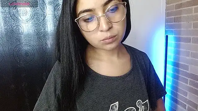 helenacyruss online show from 3, 3, 2026