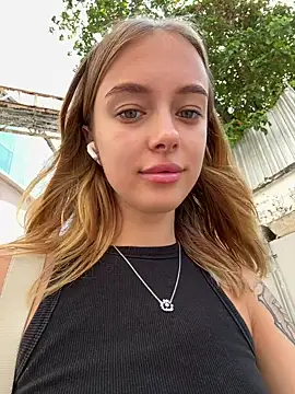 Snapshot of enjoy_my_beauty chatting on 19, 1, 2025 enjoy my beauty online show from 19, 1, 2025