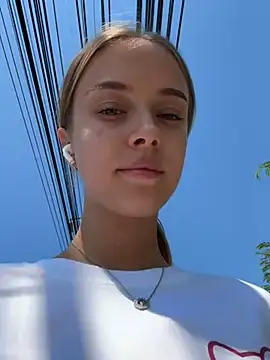 Snapshot of enjoy_my_beauty chatting on 1, 2, 2025 enjoy my beauty online show from 1, 2, 2025