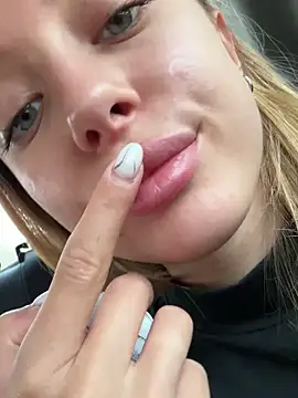 Snapshot of enjoy_my_beauty chatting on 3, 2, 2025 enjoy my beauty online show from 3, 2, 2025