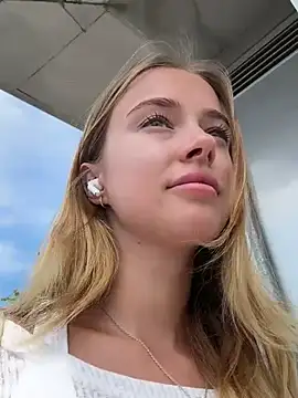 Snapshot of enjoy_my_beauty chatting on 5, 2, 2025 enjoy my beauty online show from 5, 2, 2025