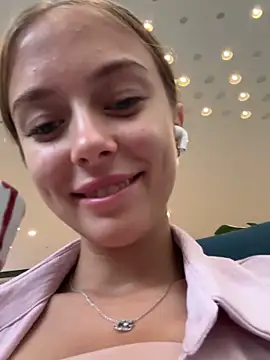 Snapshot of enjoy_my_beauty chatting on 6, 3, 2025 enjoy my beauty online show from 6, 3, 2025