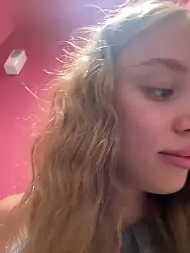 Snapshot of enjoy_my_beauty chatting on 13, 3, 2025 enjoy my beauty online show from 13, 3, 2025