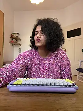 Snapshot of Curvydesifromgermany chatting on 4, 2, 2025 Curvydesifromgermany online show from 4, 2, 2025