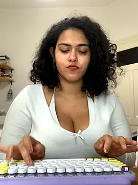 Snapshot of Curvydesifromgermany chatting on 11, 9, 2025 Curvydesifromgermany online show from 11, 9, 2025