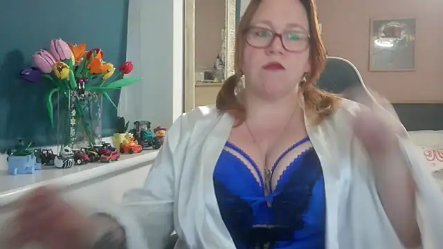 NikiDeeOfficial online show from 7, 6, 2026