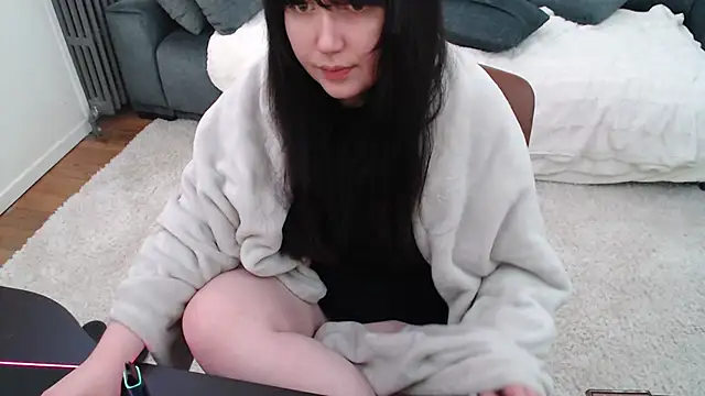 Lynylou online show from 26, 2, 2025