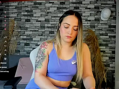 Snapshot of cindy_love2 chatting on 8, 10, 2025 cindy love2 online show from 8, 10, 2025