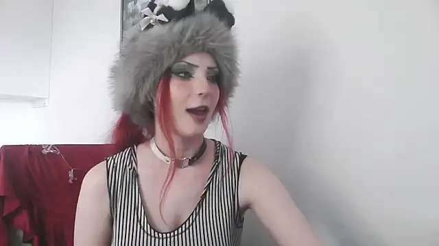 Snapshot of MoonLady chatting on 4, 2, 2025 MoonLady online show from 4, 2, 2025