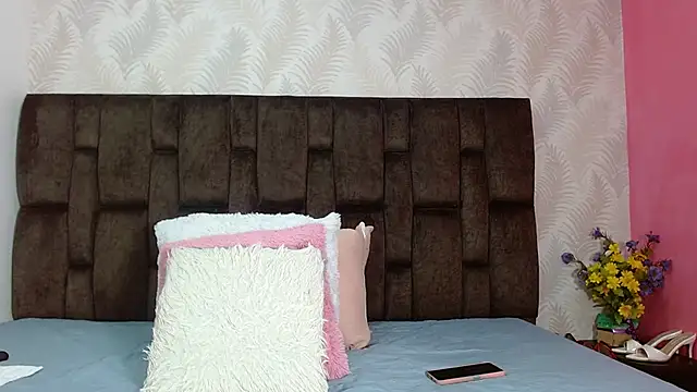 Snapshot of JuanitaDelMar chatting on 19, 10, 2025 JuanitaDelMar online show from 19, 10, 2025